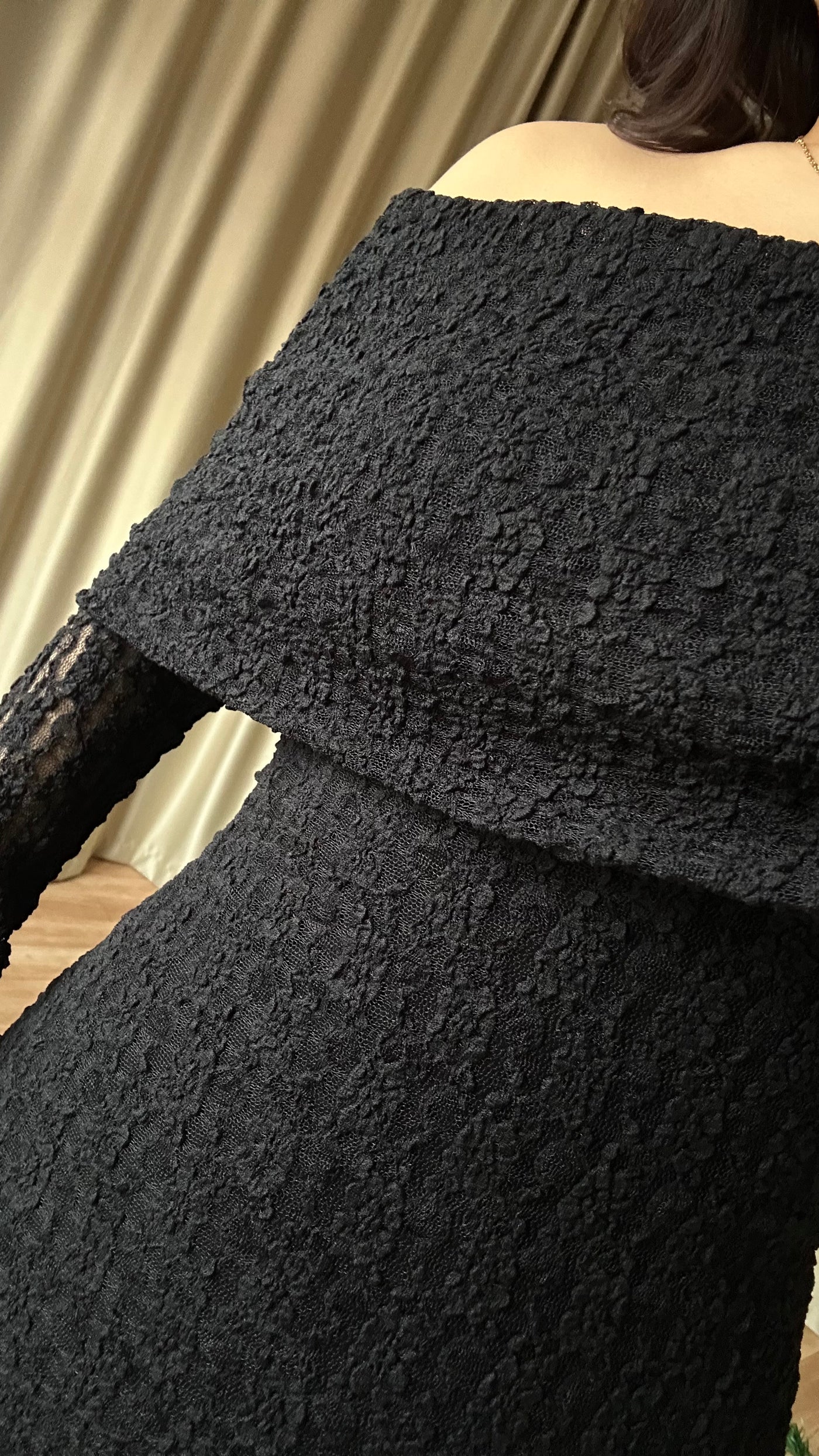 Dantel detaylı Madonna siyah elbise