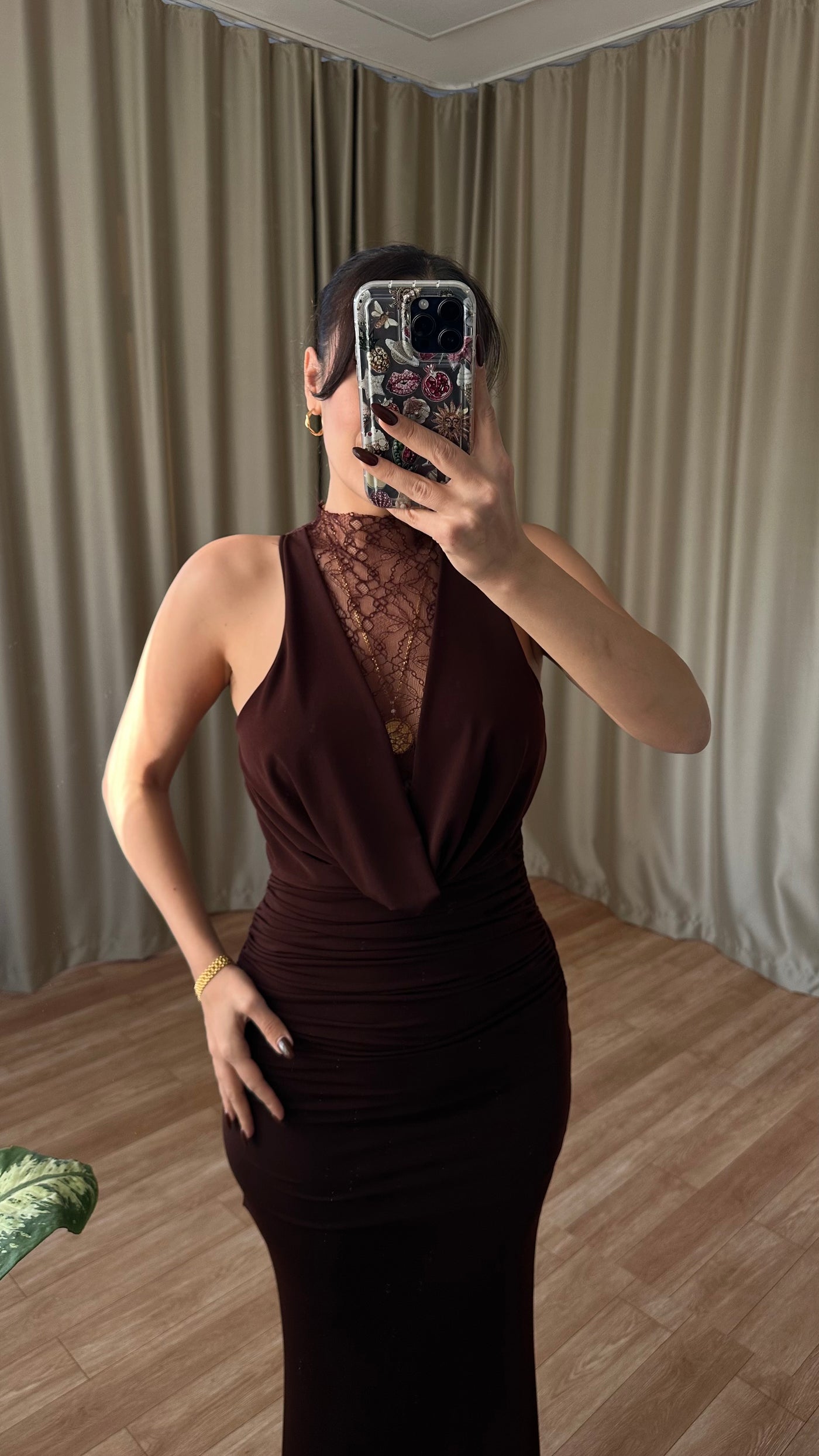 Dantel detaylı dekolteli kahve elbise