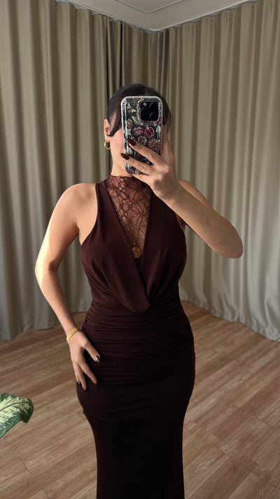 Dantel detaylı dekolteli kahve elbise