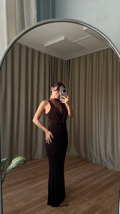 Dantel detaylı dekolteli kahve elbise