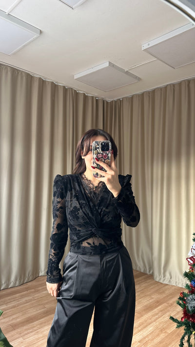 DANTEL DETAYLI KADİFE BASKILI BLUZ