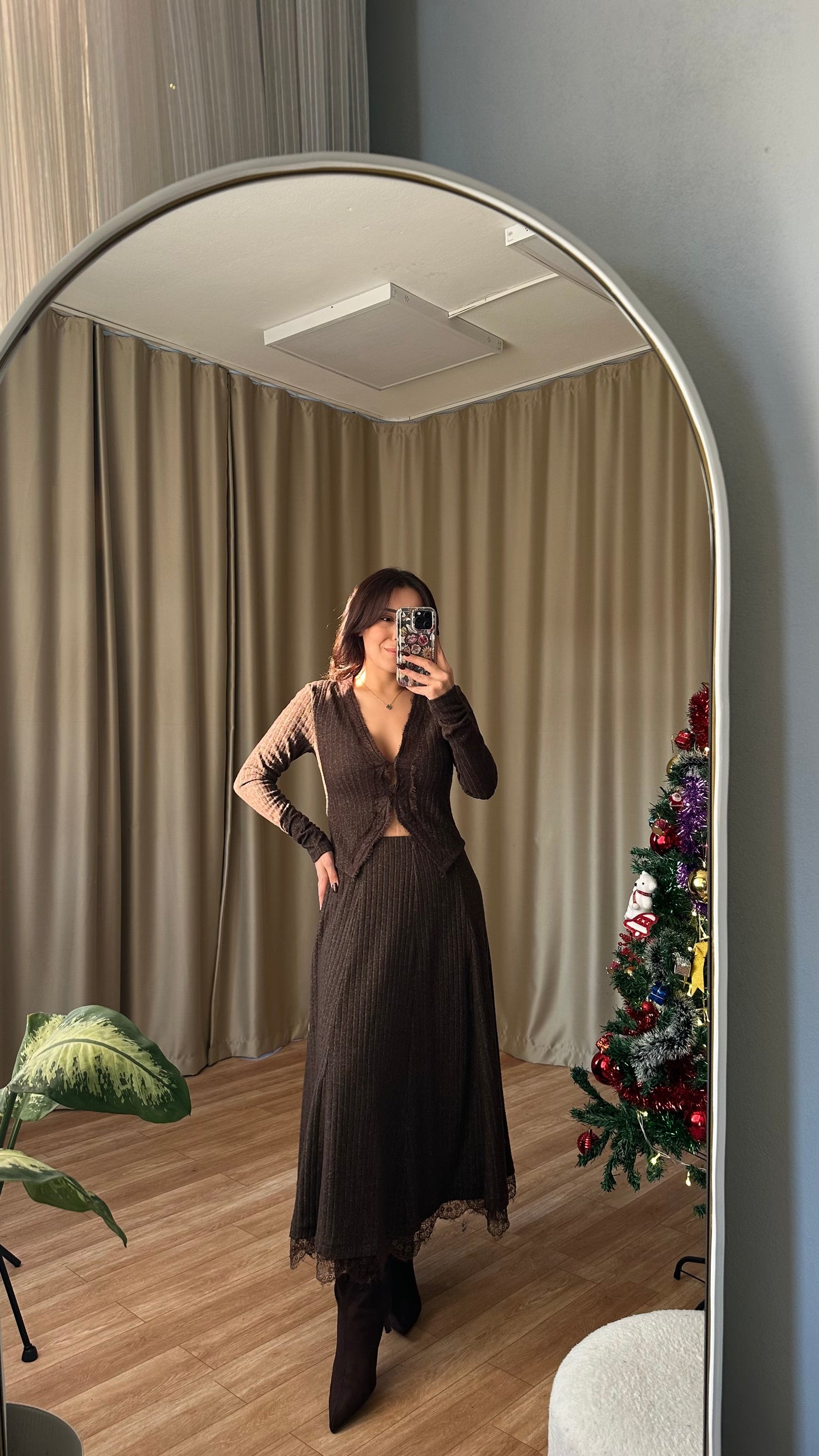 Dantel detaylı hırka ve etek takım