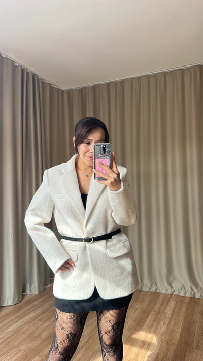 Ekru Dokulu Kemerli blazer ceket
