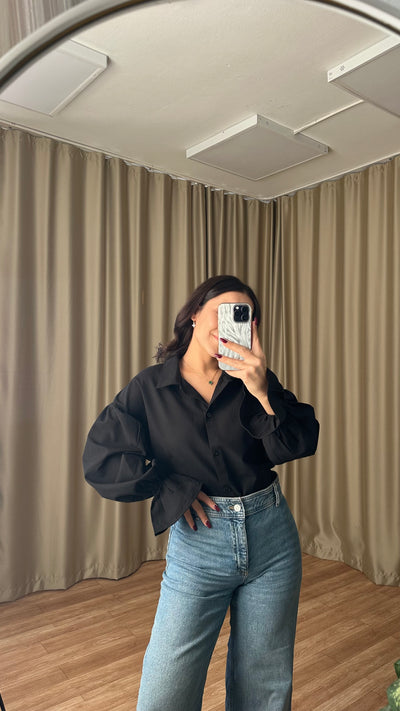 Kolları volanlı siyah keten gömlek