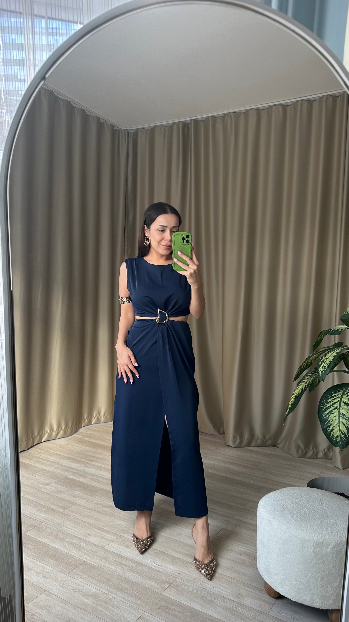 Lacivert gold toka detaylı yırtmaclı elbise