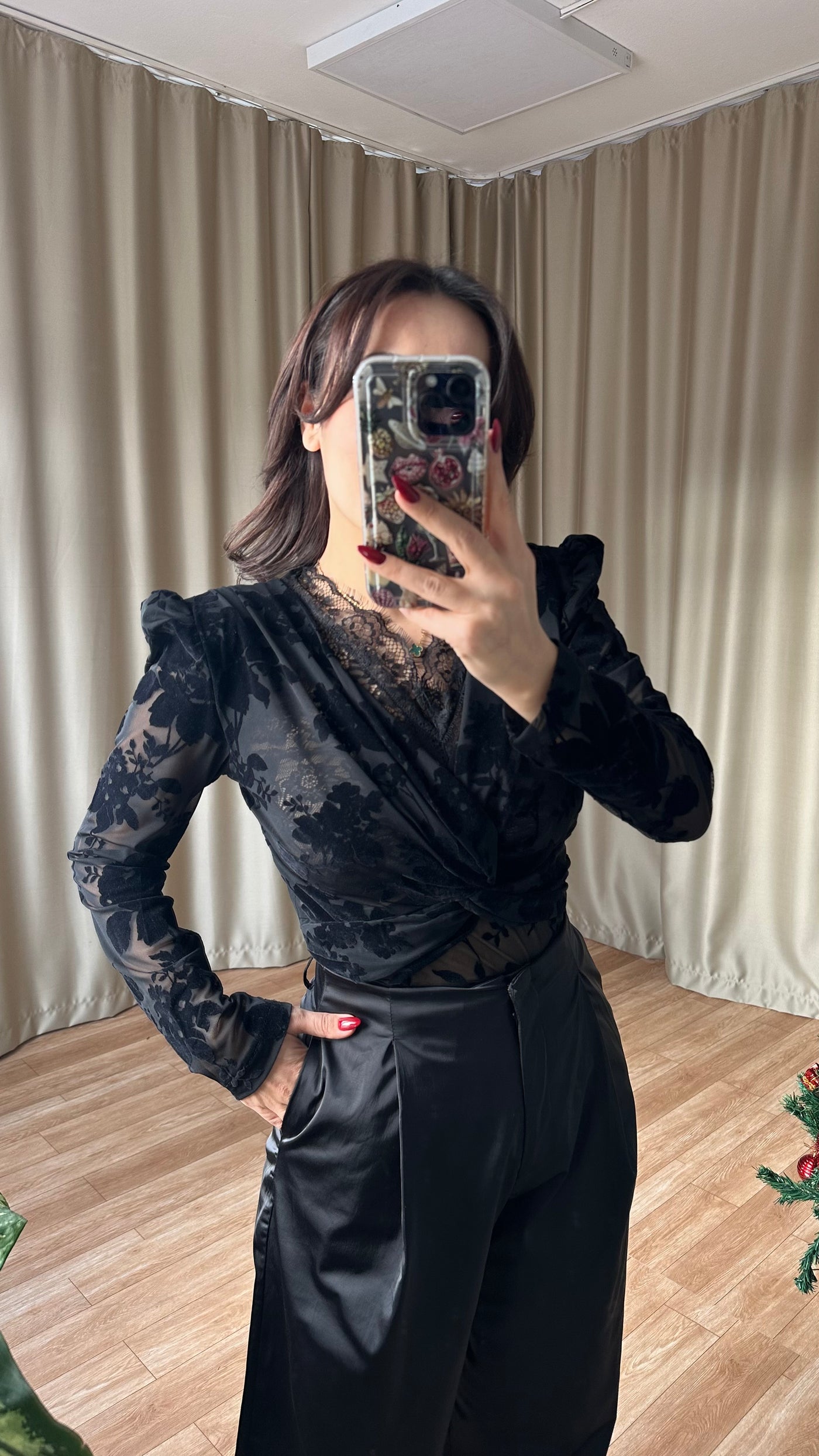 DANTEL DETAYLI KADİFE BASKILI BLUZ