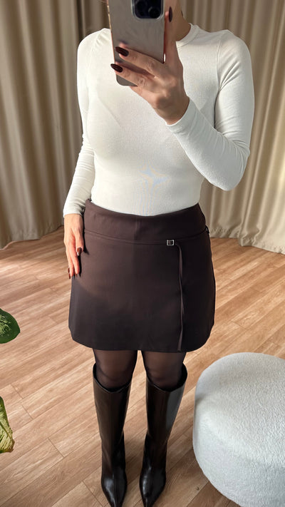 Kahve kemer detaylı şort etek