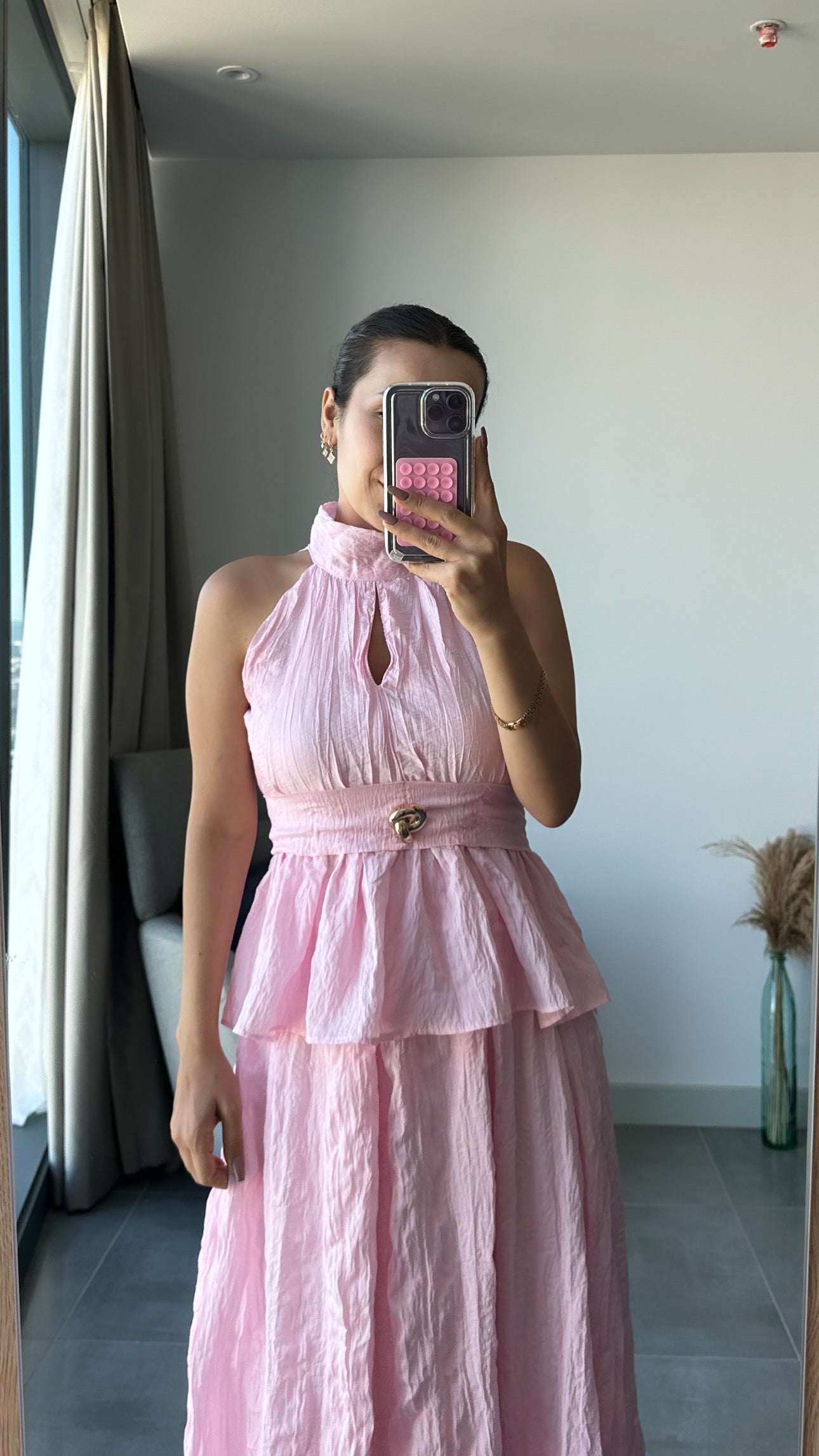 Halter yaka pembe elbise görünümlü takım