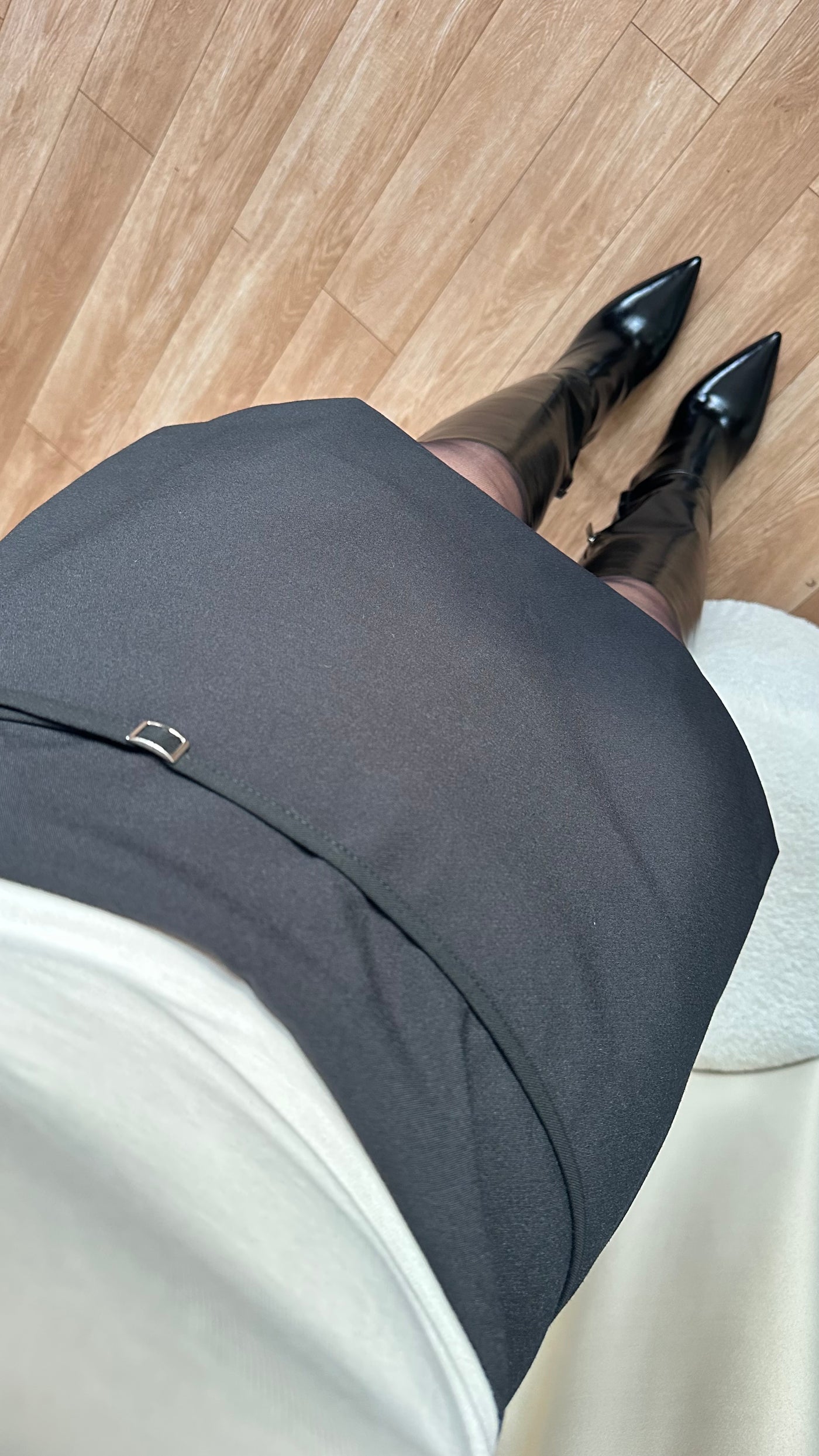 Siyah kemer detaylı şort etek