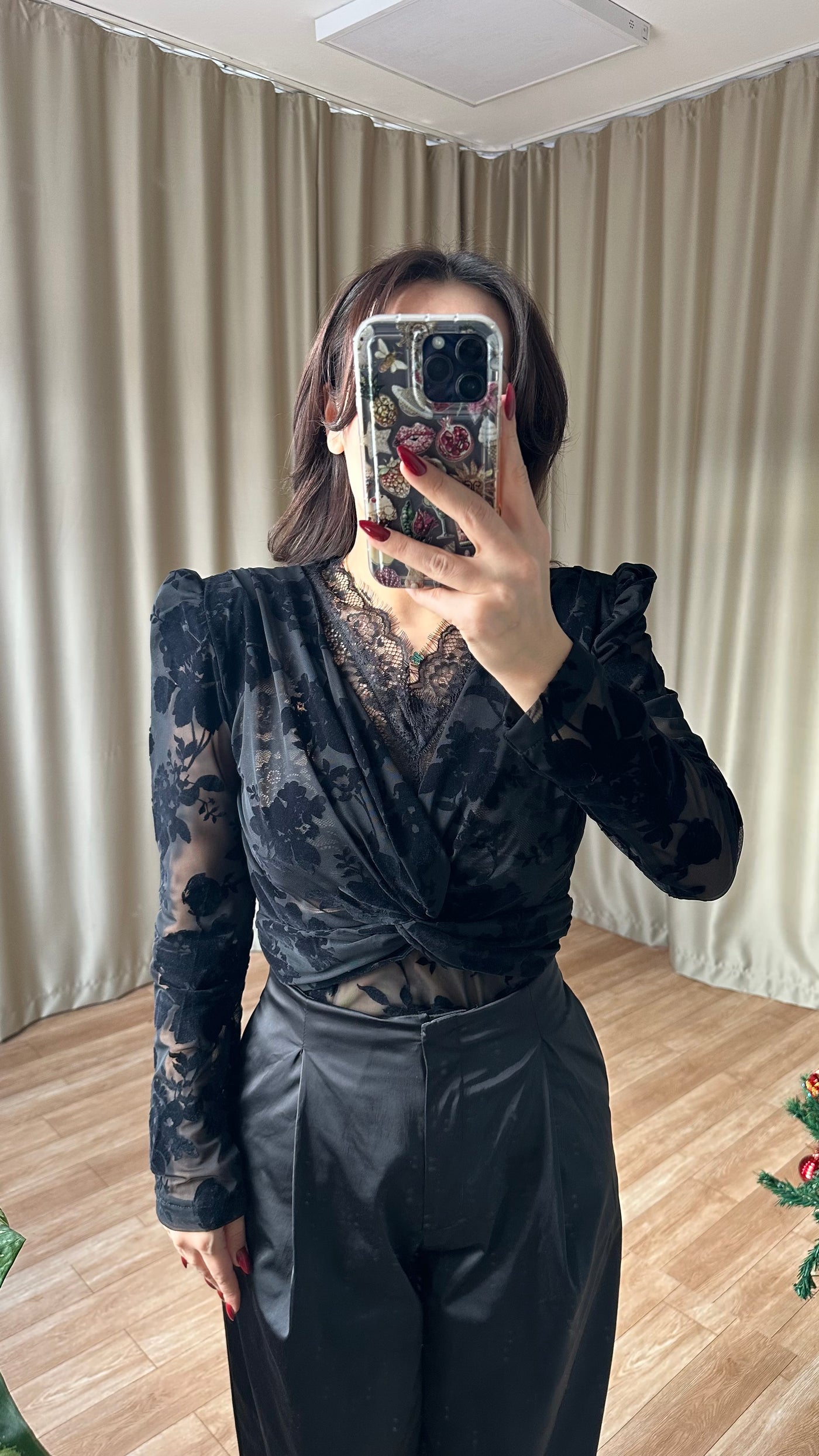 DANTEL DETAYLI KADİFE BASKILI BLUZ