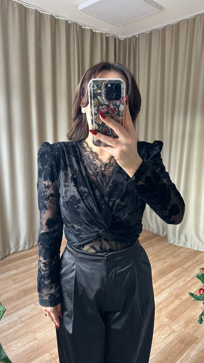 DANTEL DETAYLI KADİFE BASKILI BLUZ