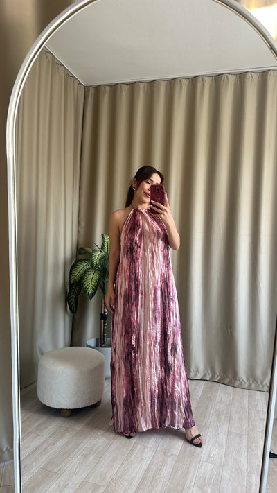 Halter yaka boyundan bağlamalı pembe saten elbise