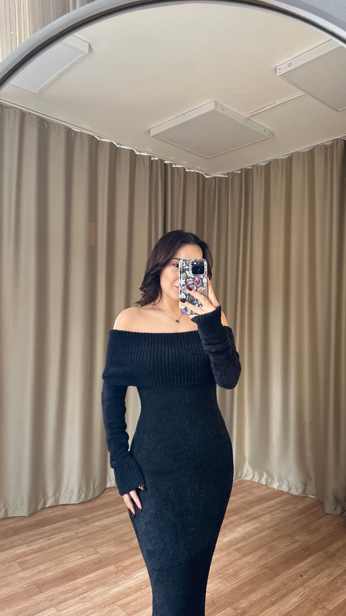 MADONNA YAKA siyah SAKALLI TRİKO ELBİSE