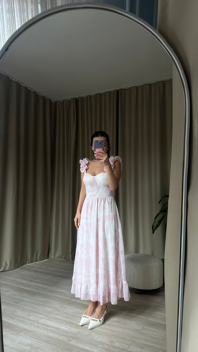 Kolları fırfırlı Toz pembe elbise