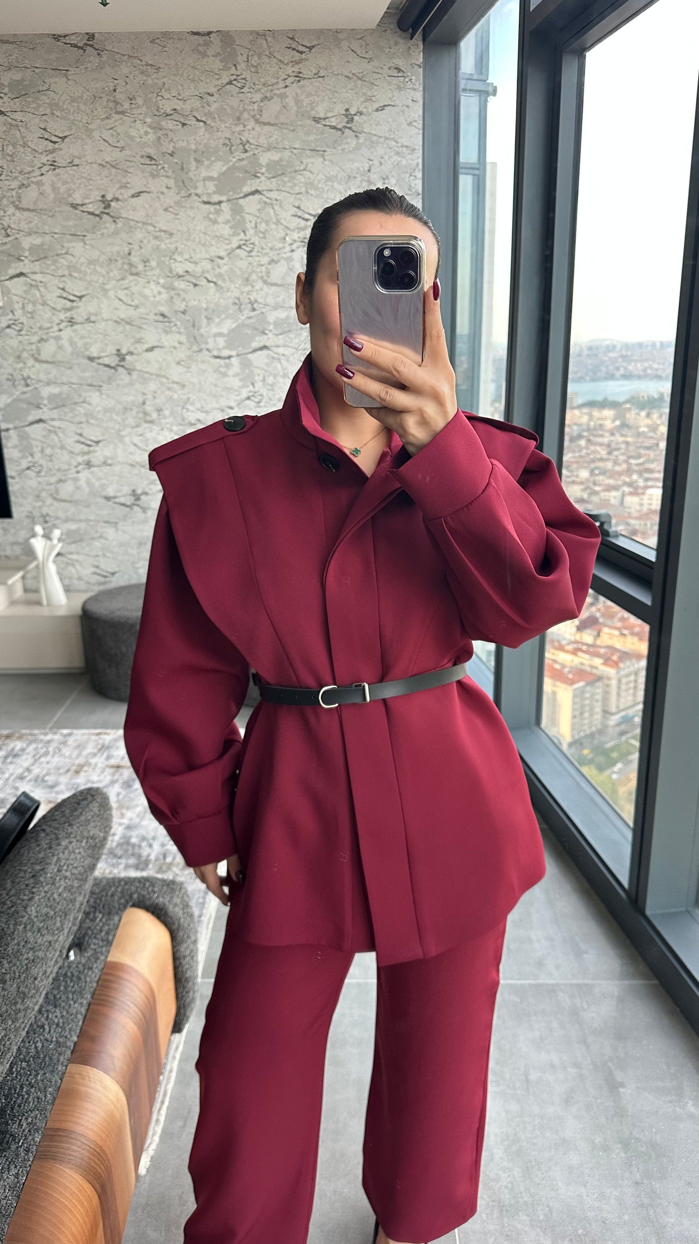 Bordo kemerli apoletli takım
