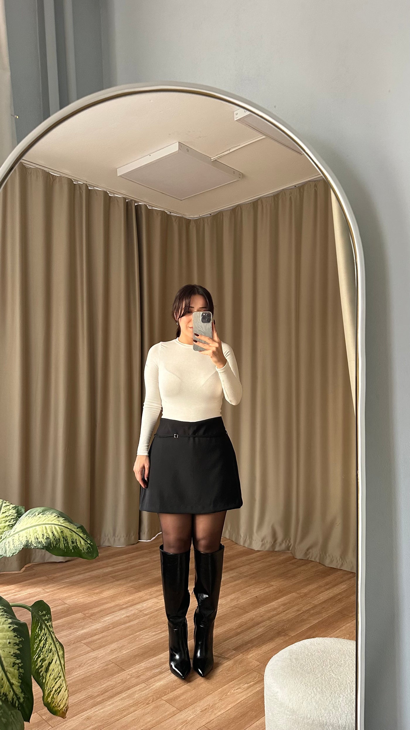 Siyah kemer detaylı şort etek