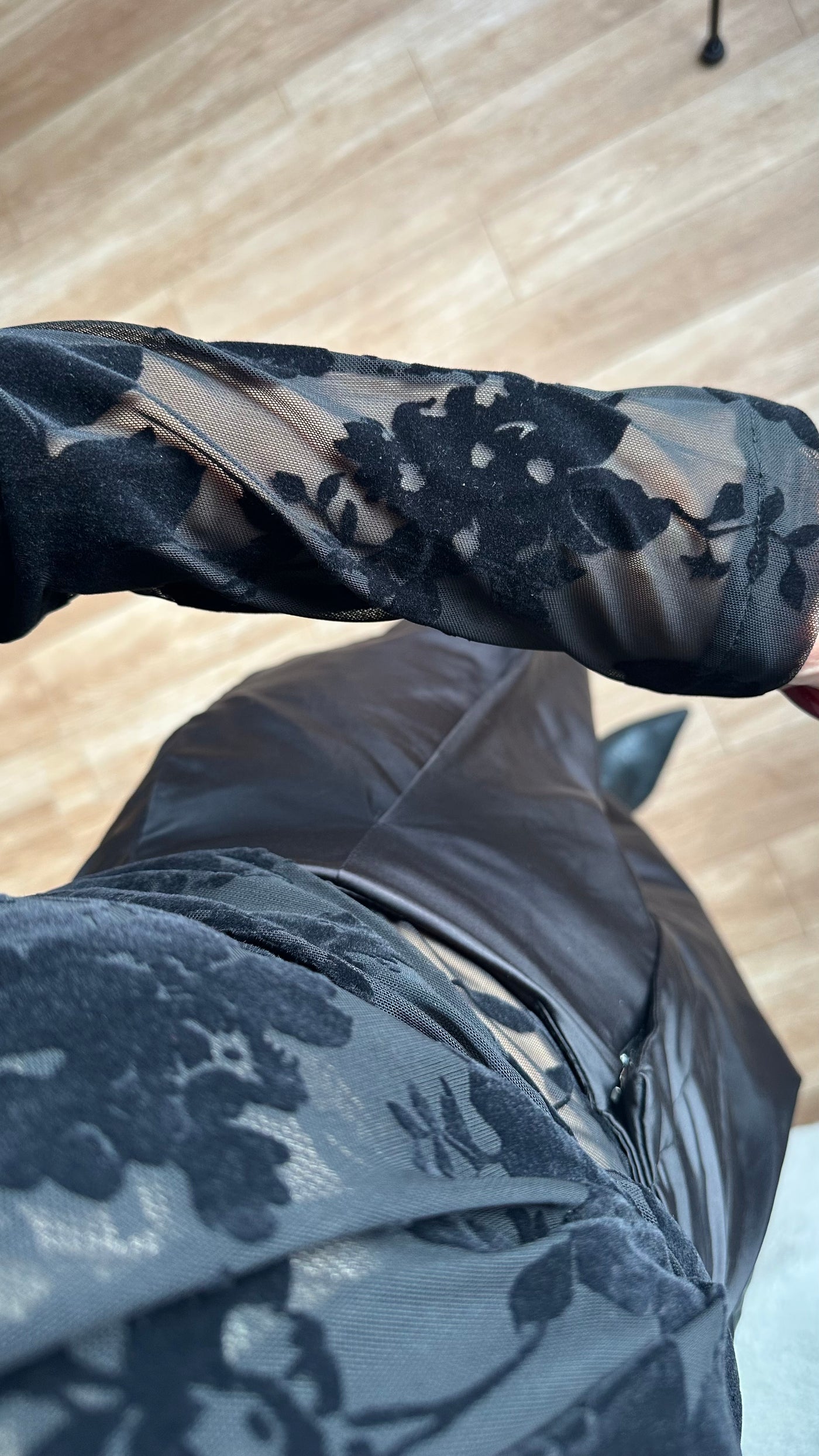 DANTEL DETAYLI KADİFE BASKILI BLUZ