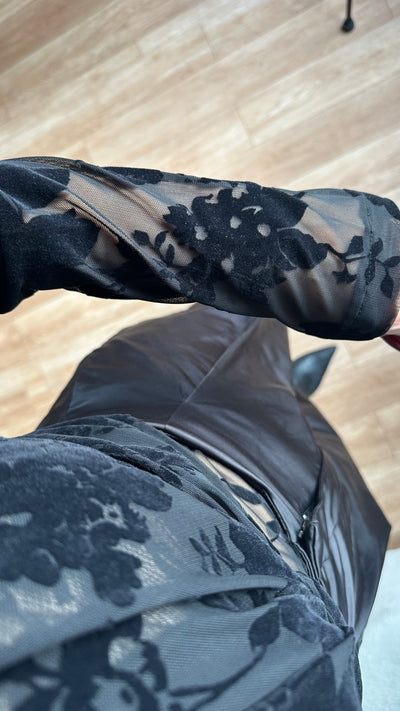 DANTEL DETAYLI KADİFE BASKILI BLUZ