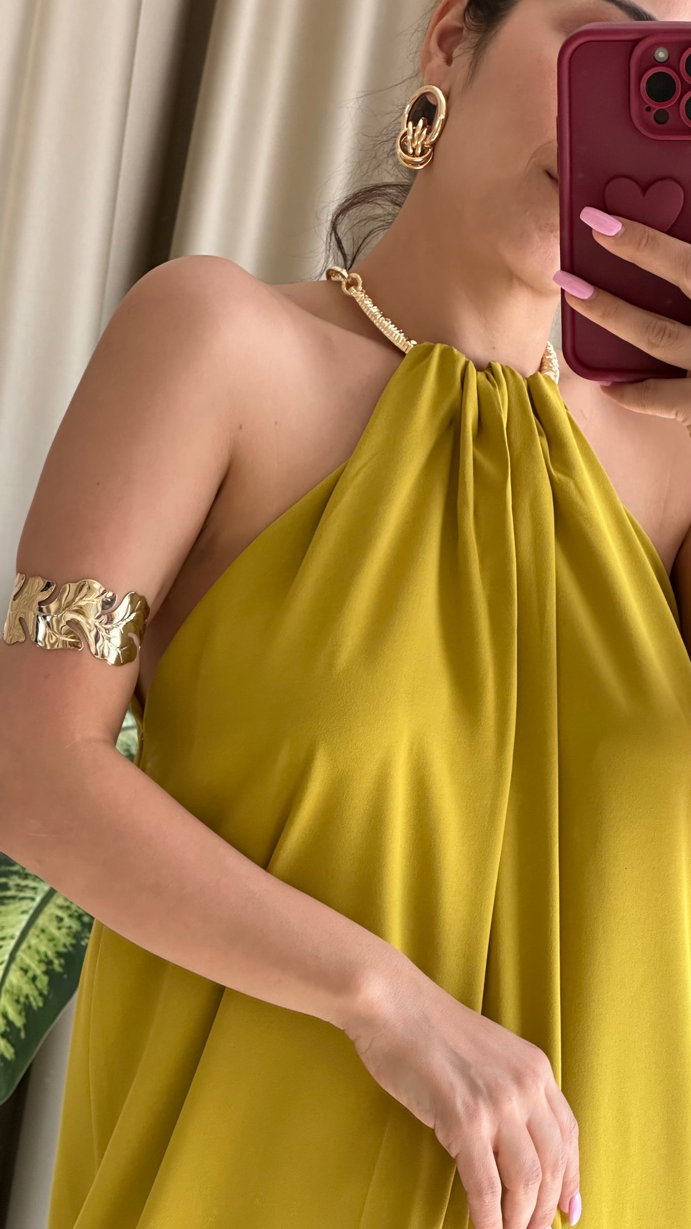 Boyundan Gold Detaylı elbise
