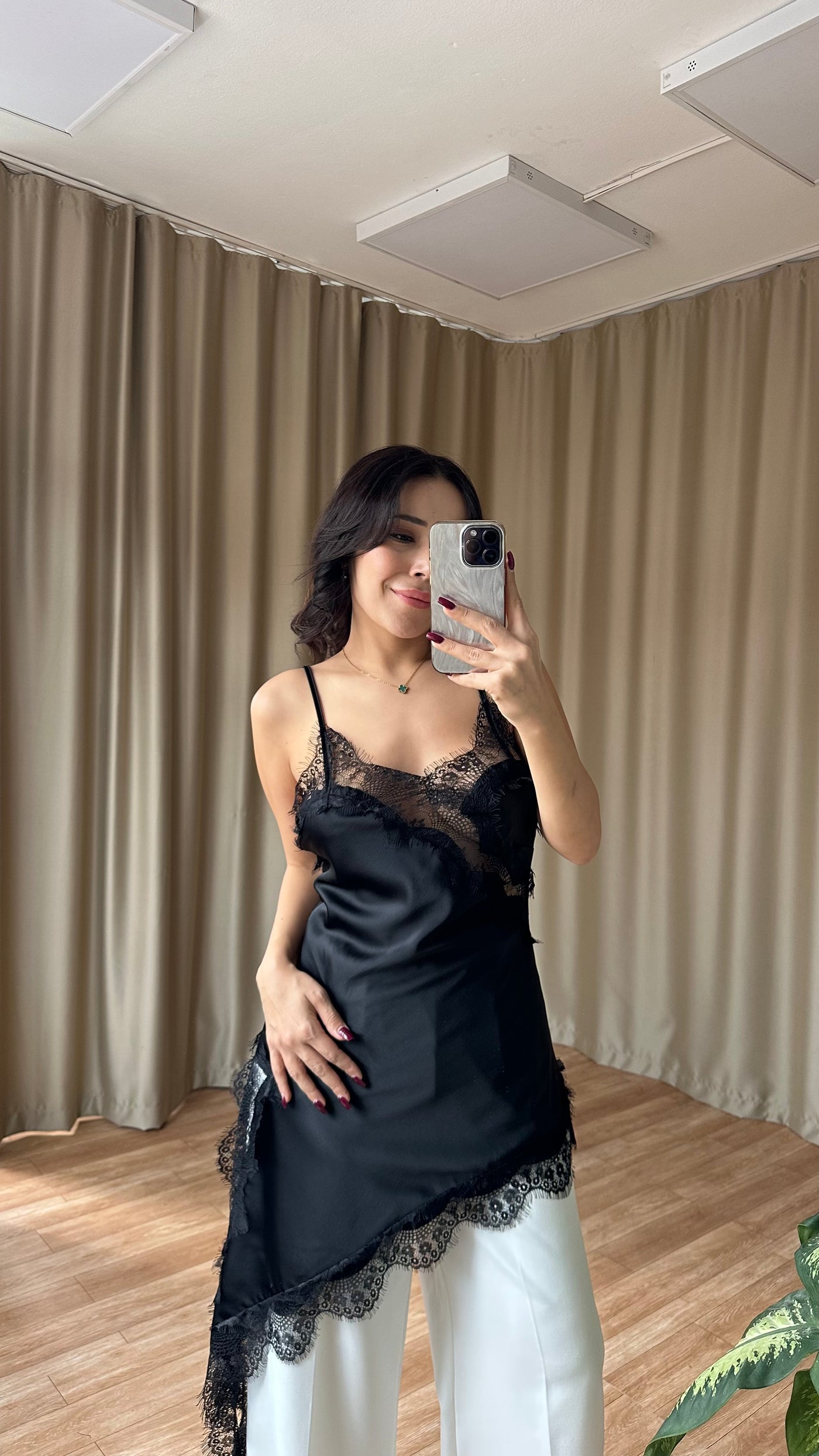 Asimetrik dantel Elbise