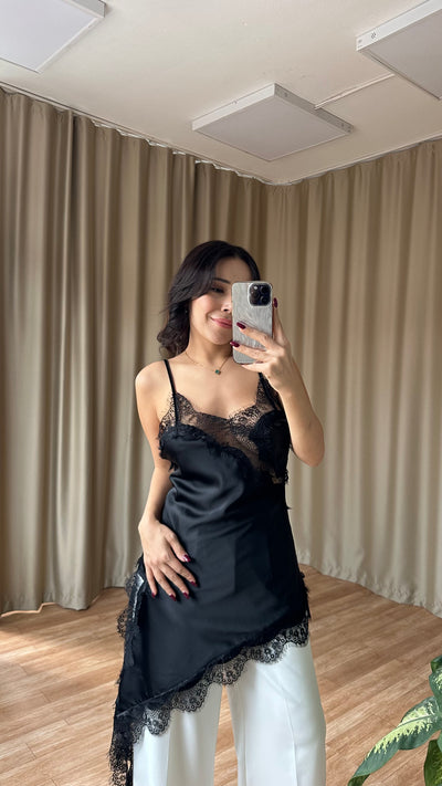 Asimetrik dantel Elbise