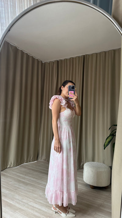 Kolları fırfırlı Toz pembe elbise