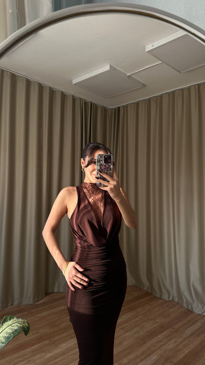 Dantel detaylı dekolteli kahve elbise