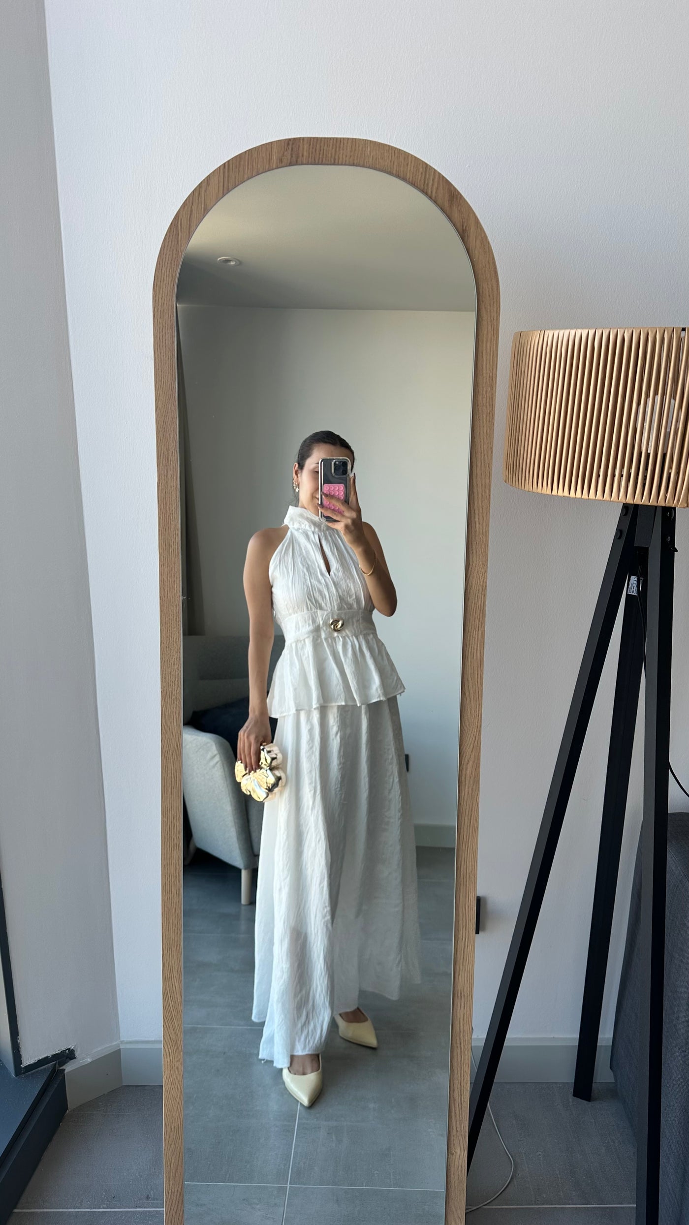 Halter yaka beyaz elbise görünümlü takım