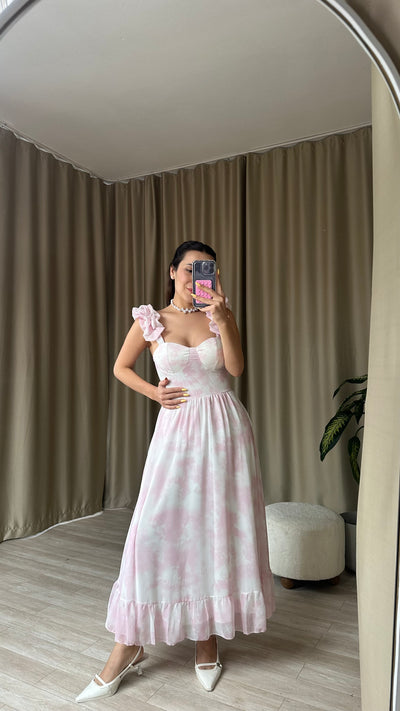Kolları fırfırlı Toz pembe elbise