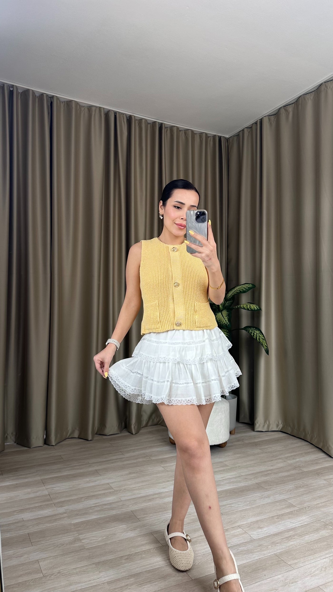 Kırık Beyaz Lastikli Dantel Detaylı Kat Kat Mini Etek