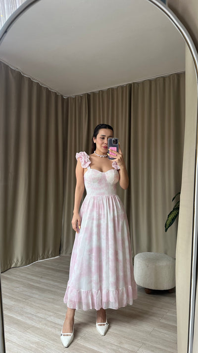 Kolları fırfırlı Toz pembe elbise