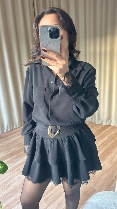 Dantel detaylı siyah elbise