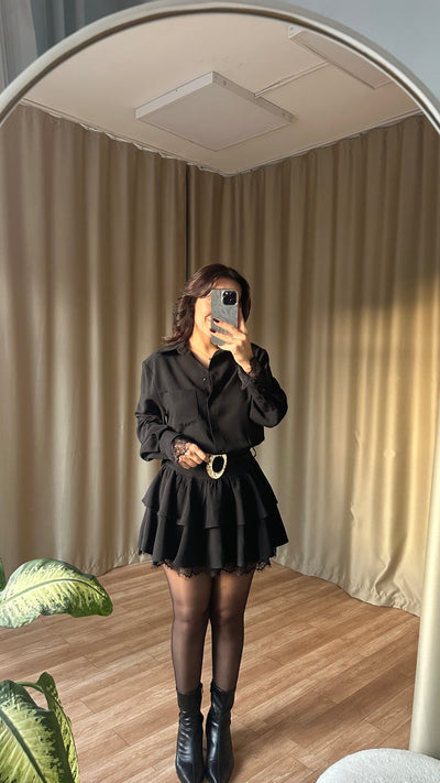 Dantel detaylı siyah elbise