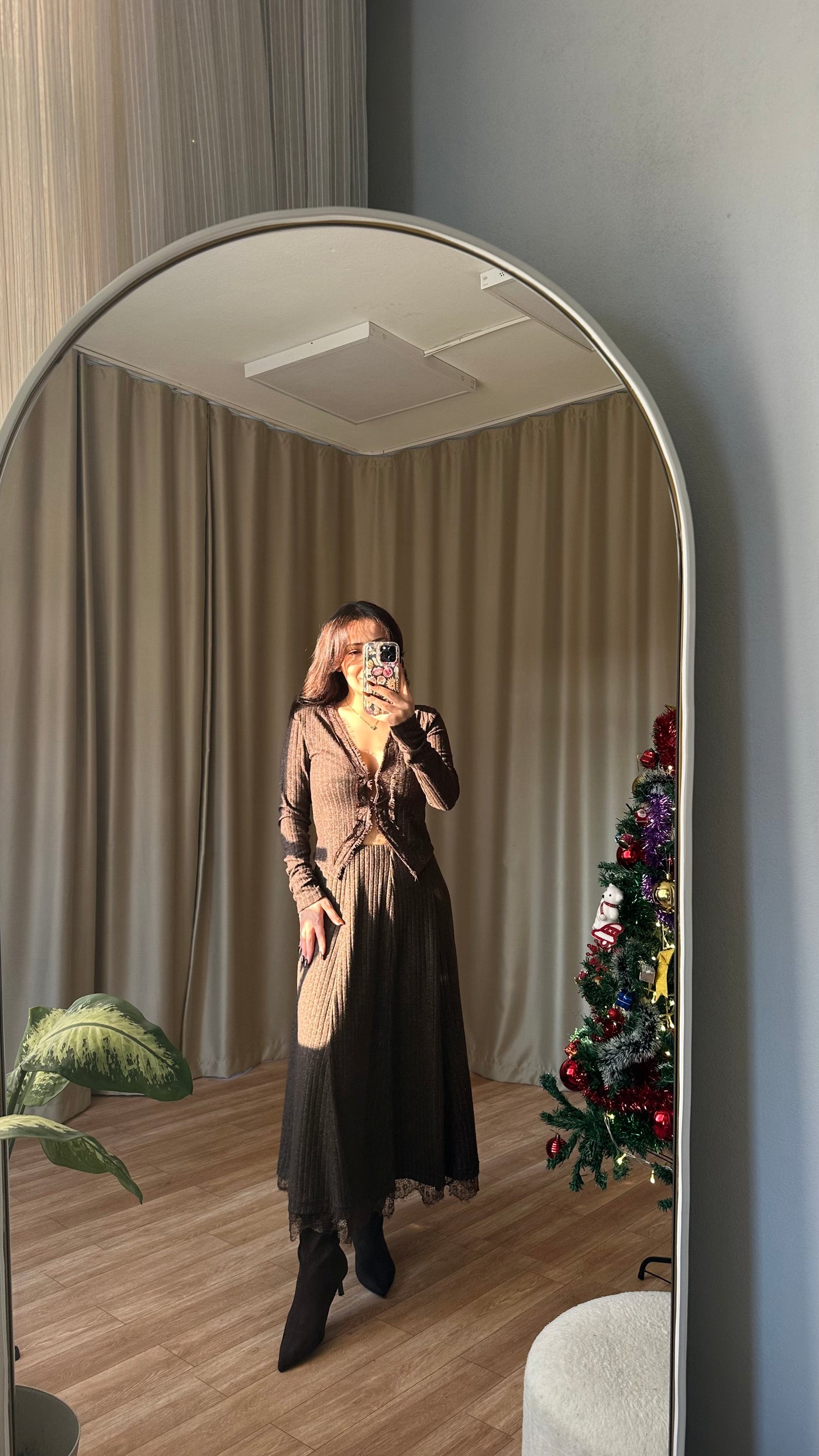 Dantel detaylı hırka ve etek takım