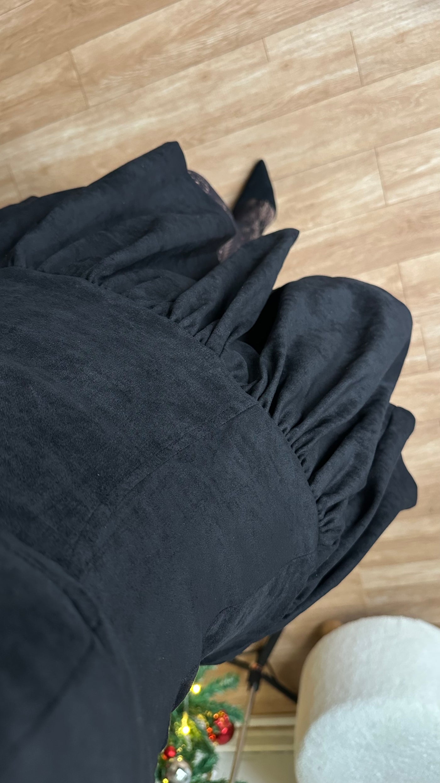 Pileli Süet Siyah elbise