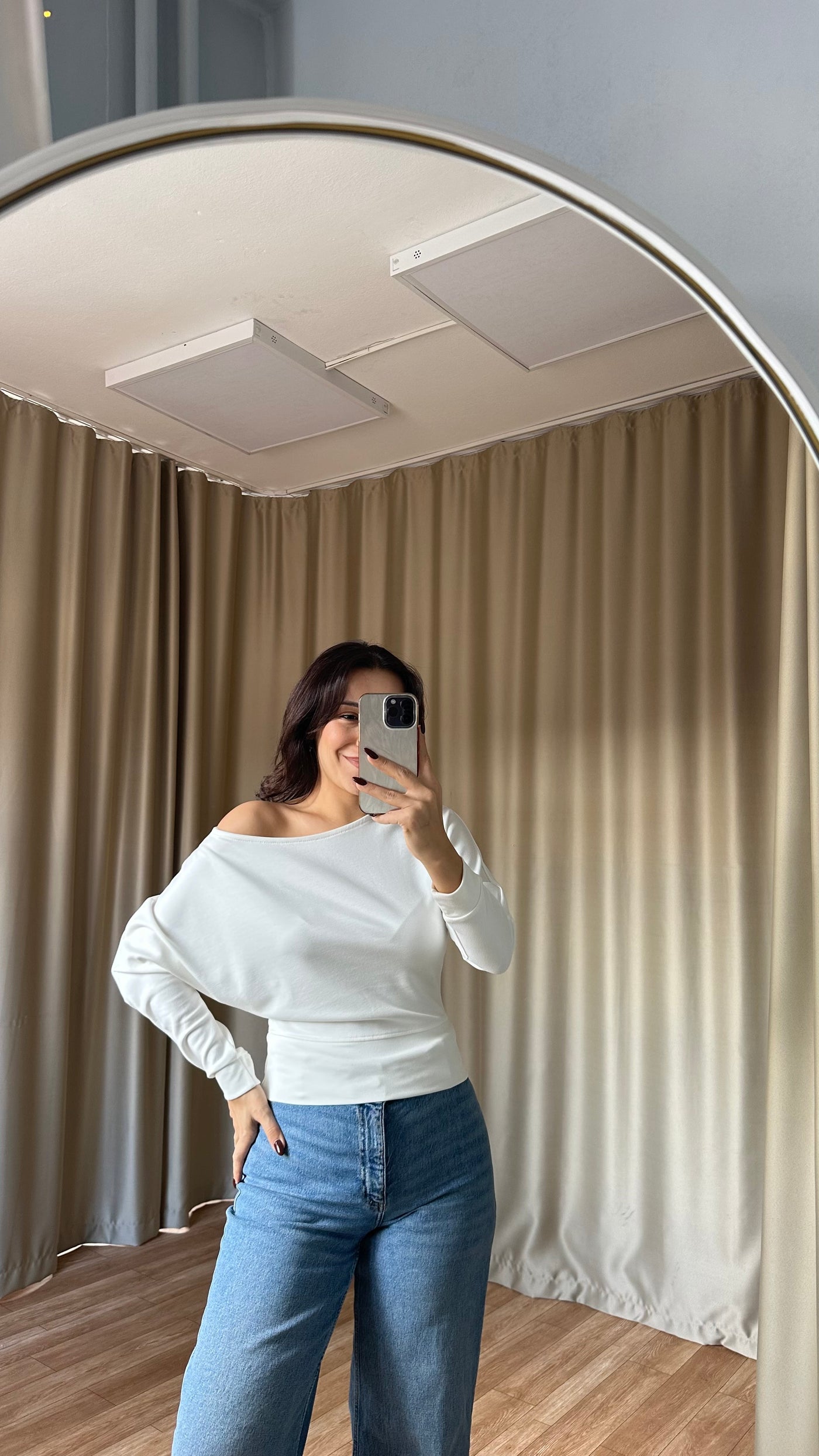 Beyaz düşük omuzlu oysho body