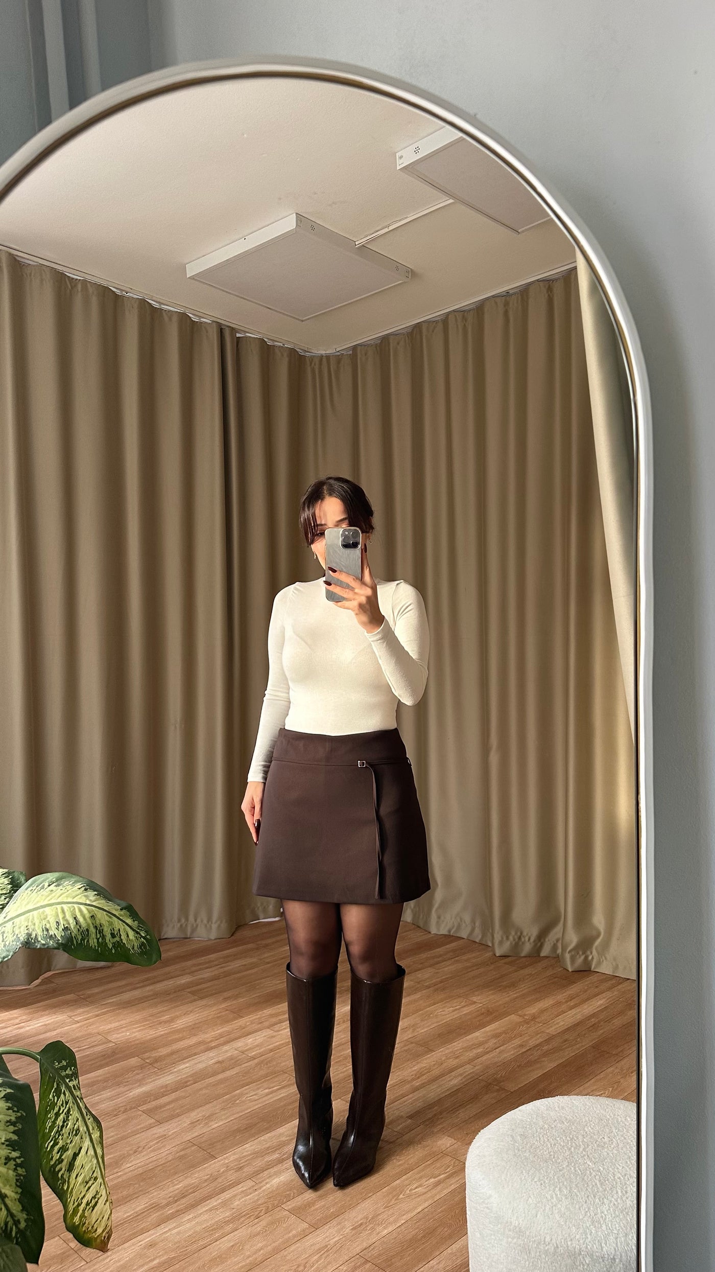 Kahve kemer detaylı şort etek