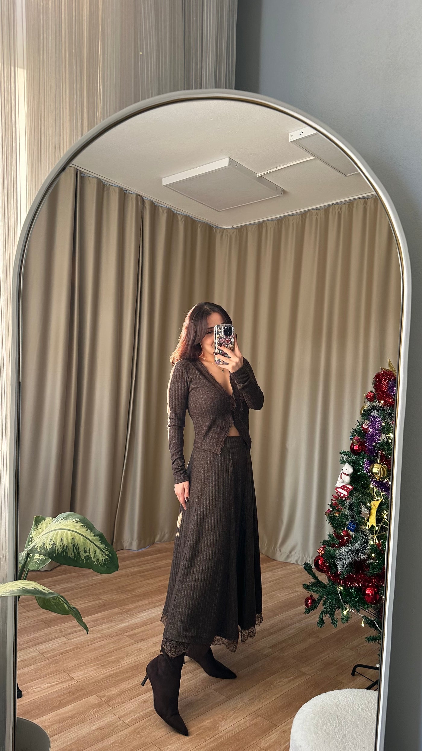 Dantel detaylı hırka ve etek takım