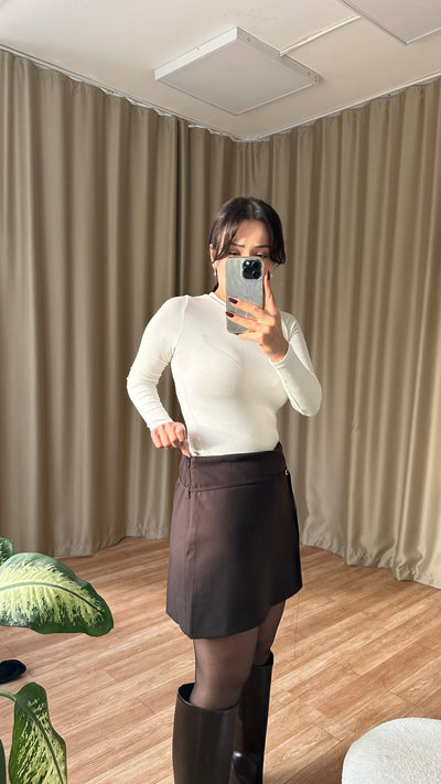 Kahve kemer detaylı şort etek