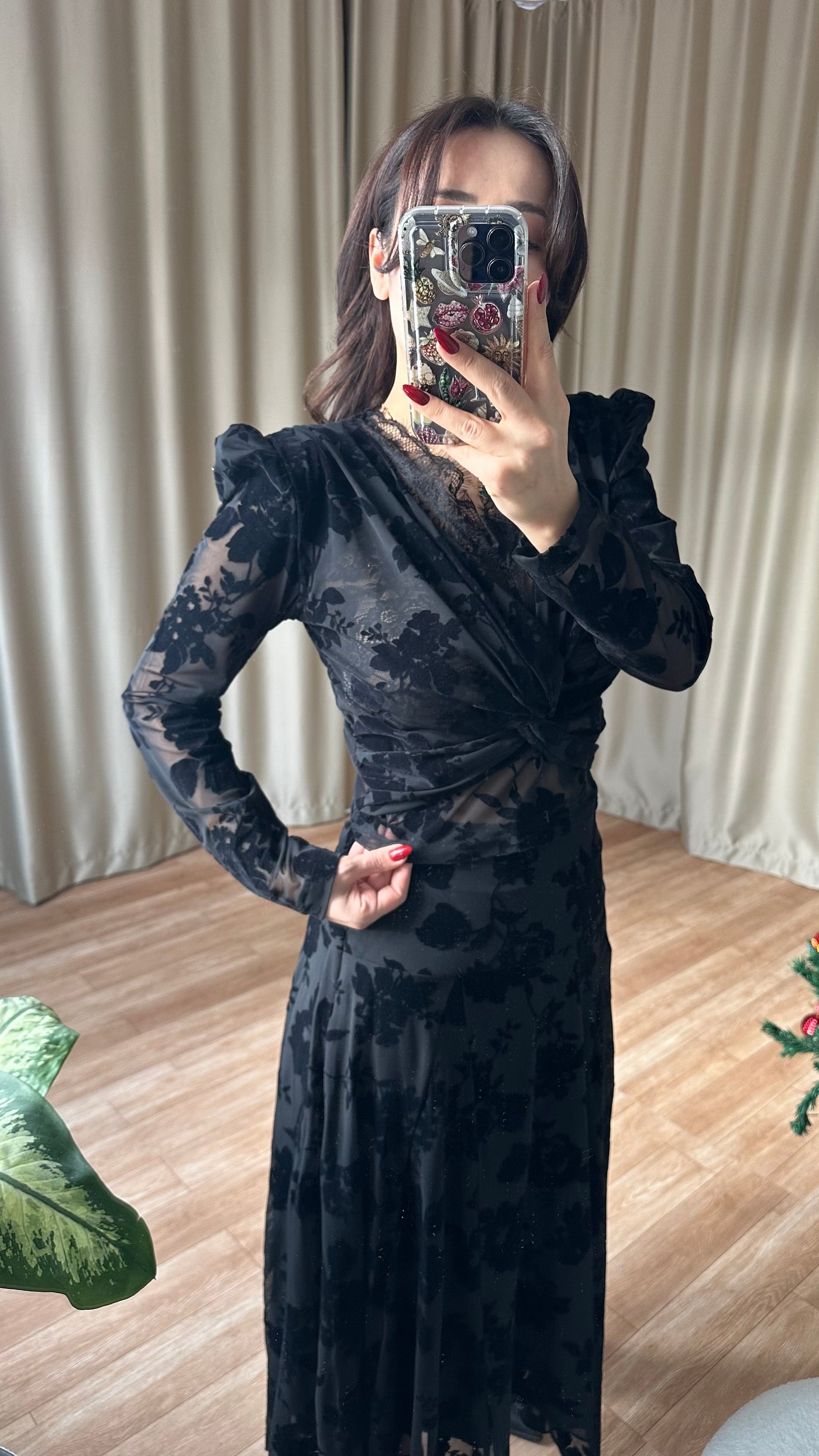 Dantel detaylı kadife baskılı siyah takım