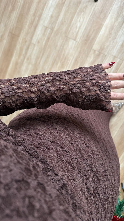 Madonna yaka kahve elbise