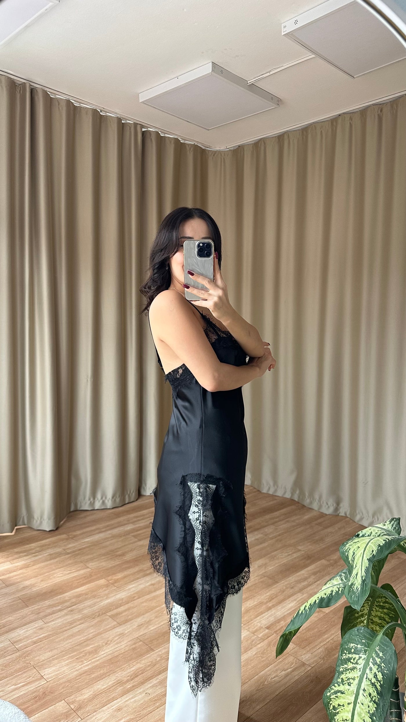 Asimetrik dantel Elbise