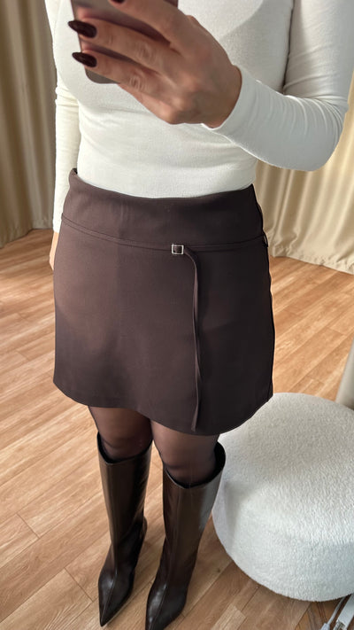 Kahve kemer detaylı şort etek