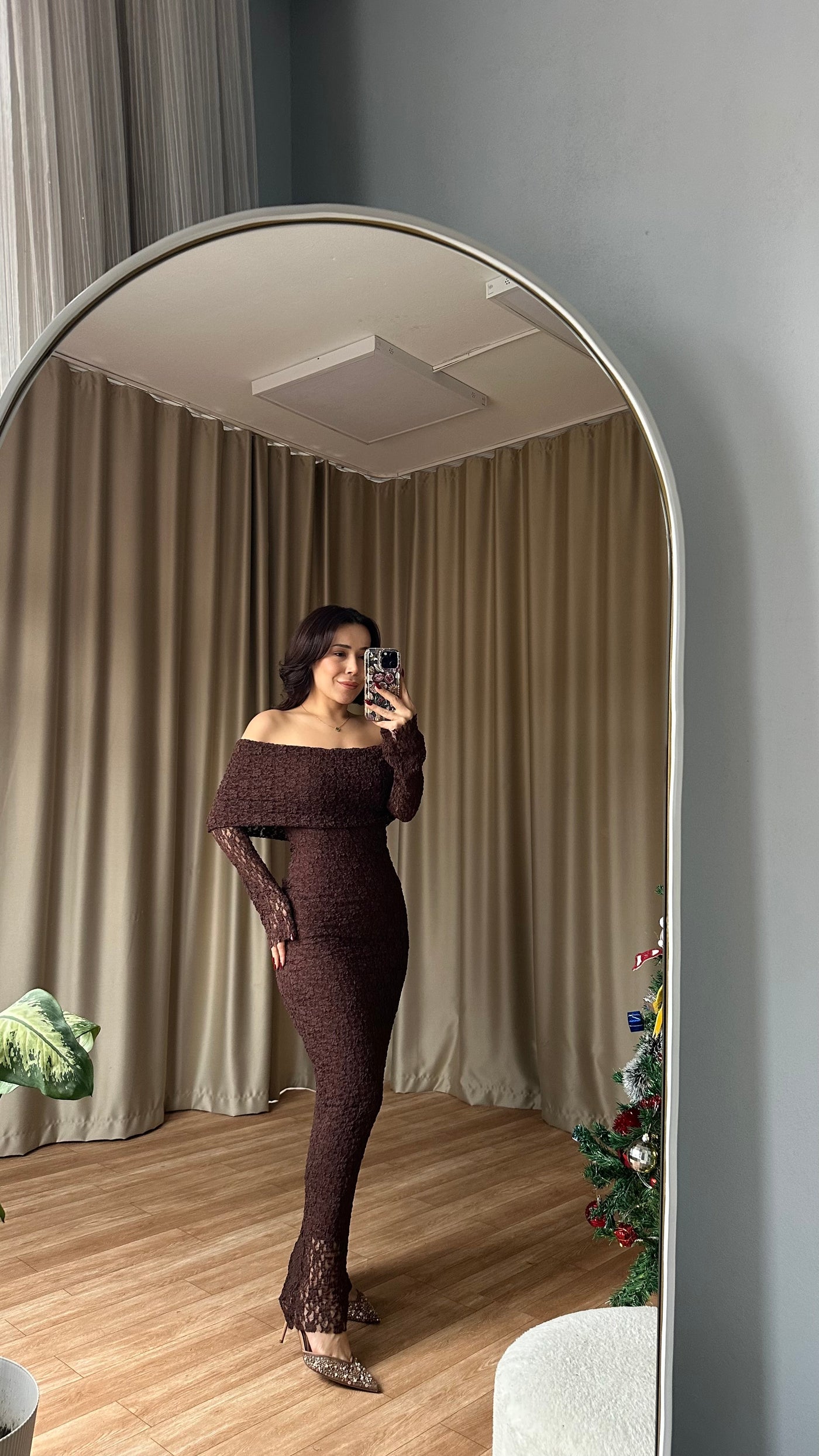 Madonna yaka kahve elbise