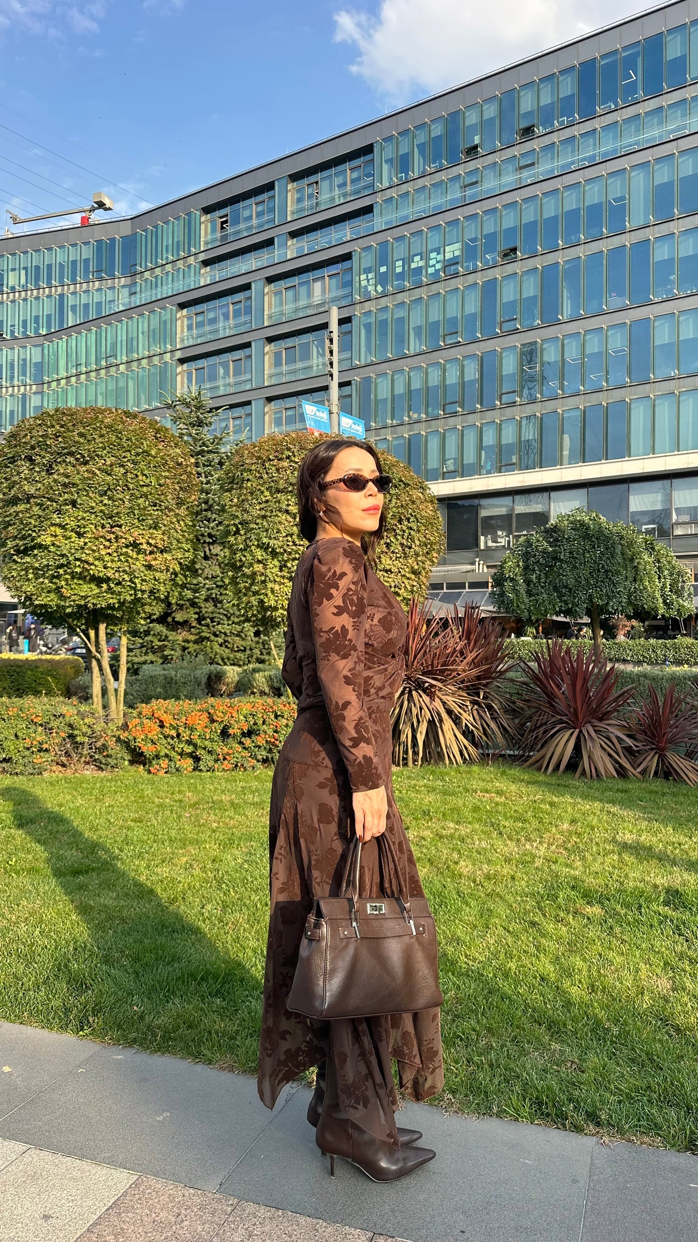 Dantel detaylı kadife baskılı bluz