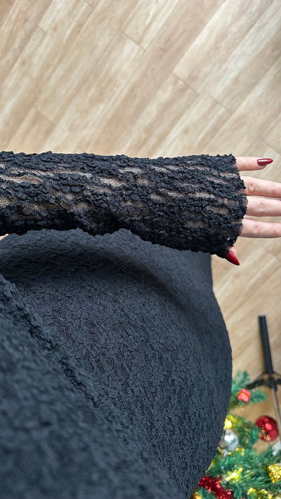 Dantel detaylı Madonna siyah elbise