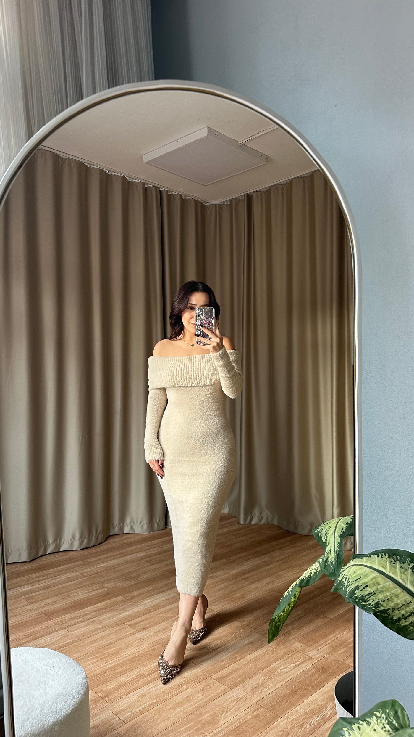 MADONNA YAKA tAş SAKALLI TRİKO ELBİSE