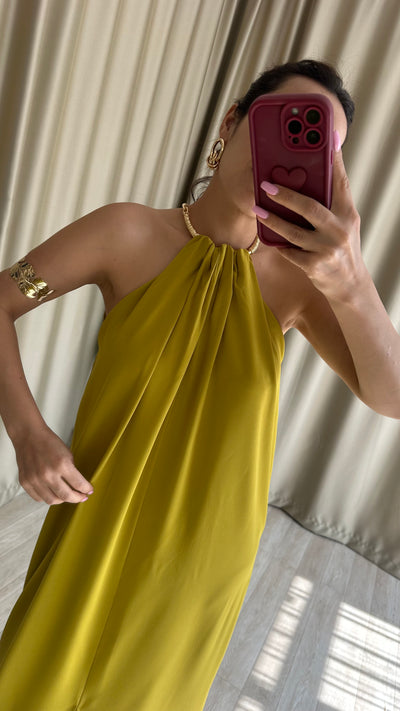 Boyundan Gold Detaylı elbise
