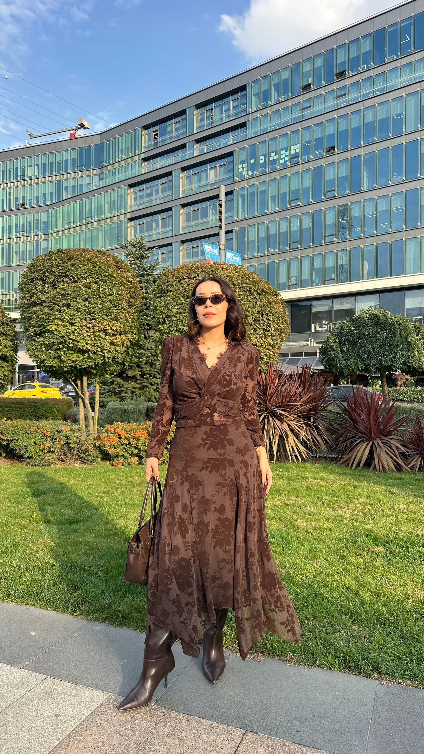 Dantel detaylı kadife baskılı bluz